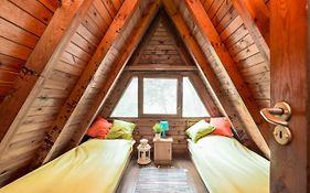 Domki jak PRLu w Camp LIPNO
